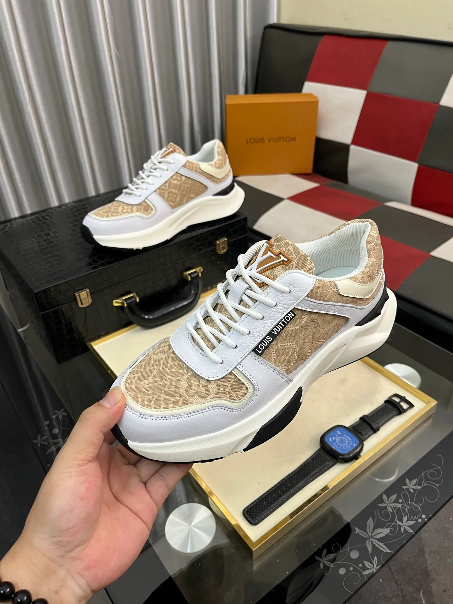 Men's shoes 💰458⌚️⌚️【LOUlS VUlTTON】Louis Vuitton ~ unique and casual style. LV counter purchasing 🏃casual shoes😍😍 are on sale at the men's counter at the same time. Italian imported brands select top-layer Italian cowhide. 🐑Sheepskin lining (refuses to discolor and grind feet) Sole: Original sole specially provided by the original factory 🎬Better in kind Code number: 38-444⃣️Color selection